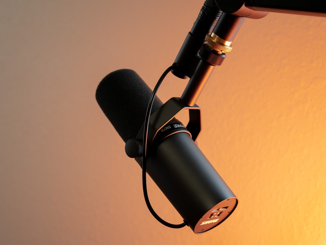 How to Run a Podcast Workshop for Beginners: Equipment, Format, and Participant Projects