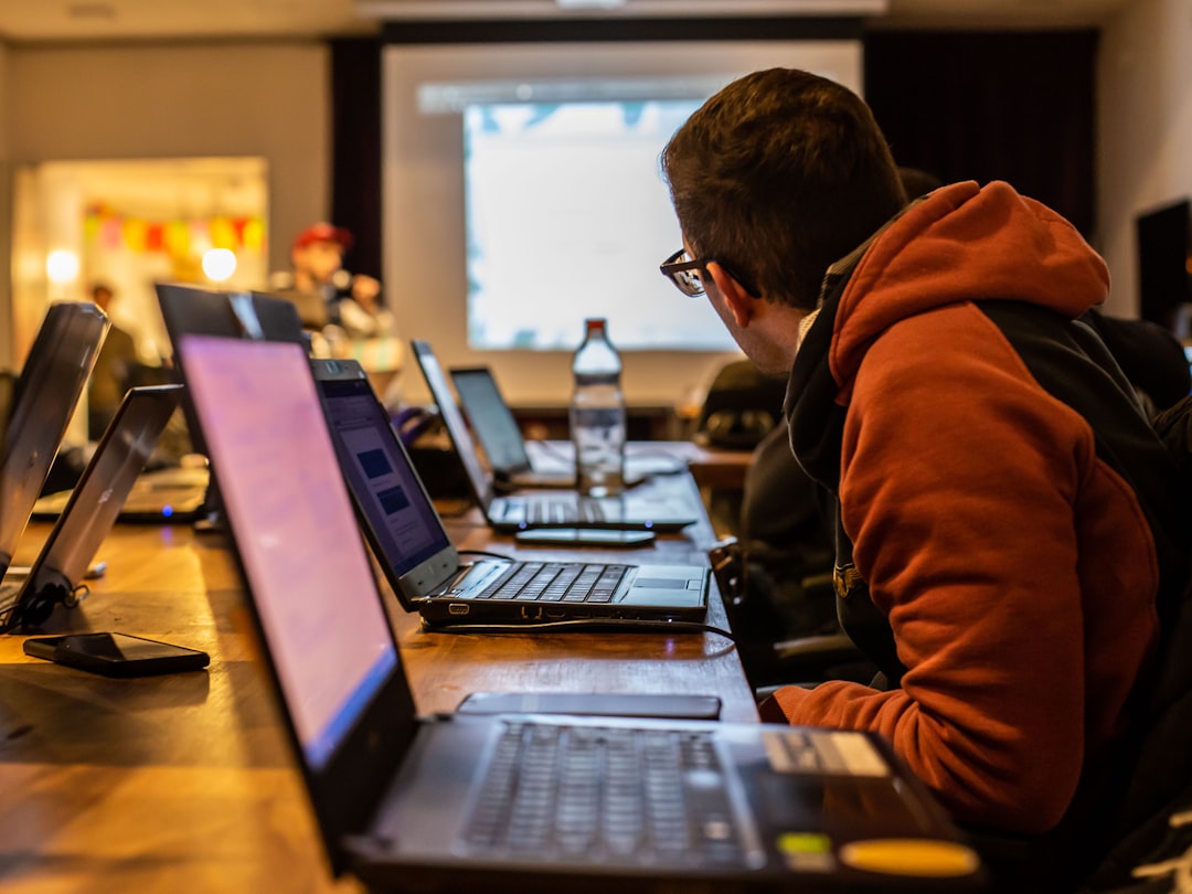 Paid Workshop Tools Online: All-in-One Platforms vs. Best-of-Breed Stacks