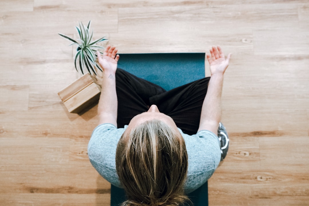 What to Expect at Your First Meditation Retreat (Hour by Hour)