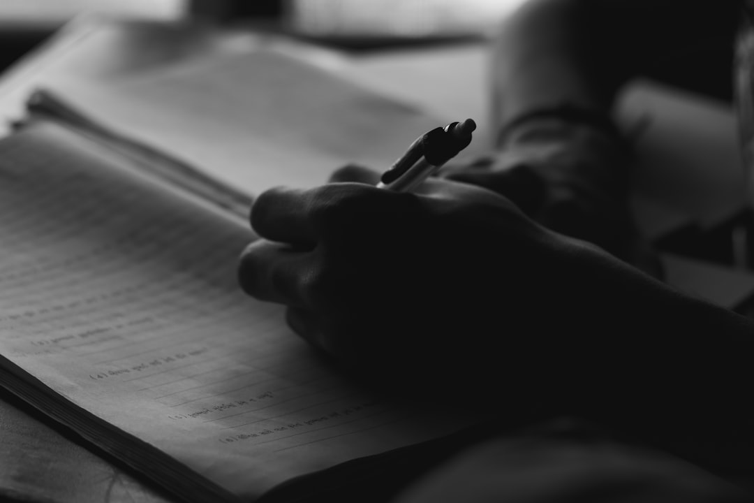 How to Choose a Creative Writing Course for Beginners (and Walk In Ready)